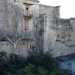 ...circondata, tra laltro, da strutture con finestre murate...